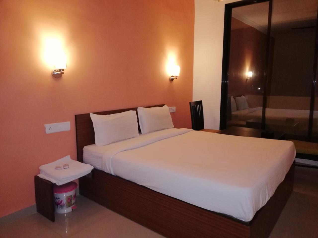 Elite Inn Lonavala Exterior photo