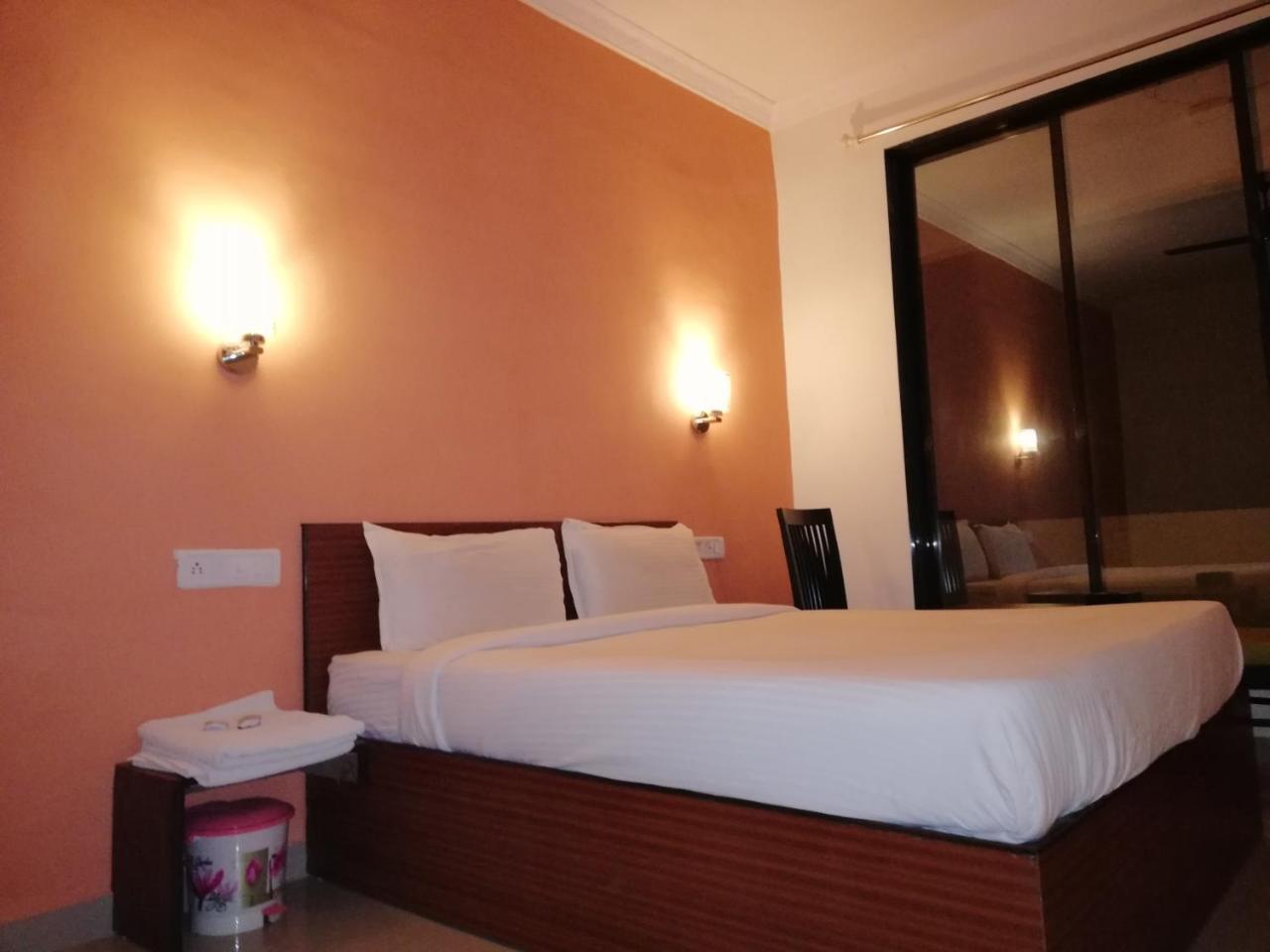Elite Inn Lonavala Exterior photo